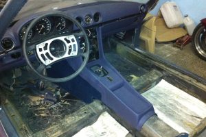 Mercedes Benz 350 SL Restauration Interieur - Bezug Mittelkonsole